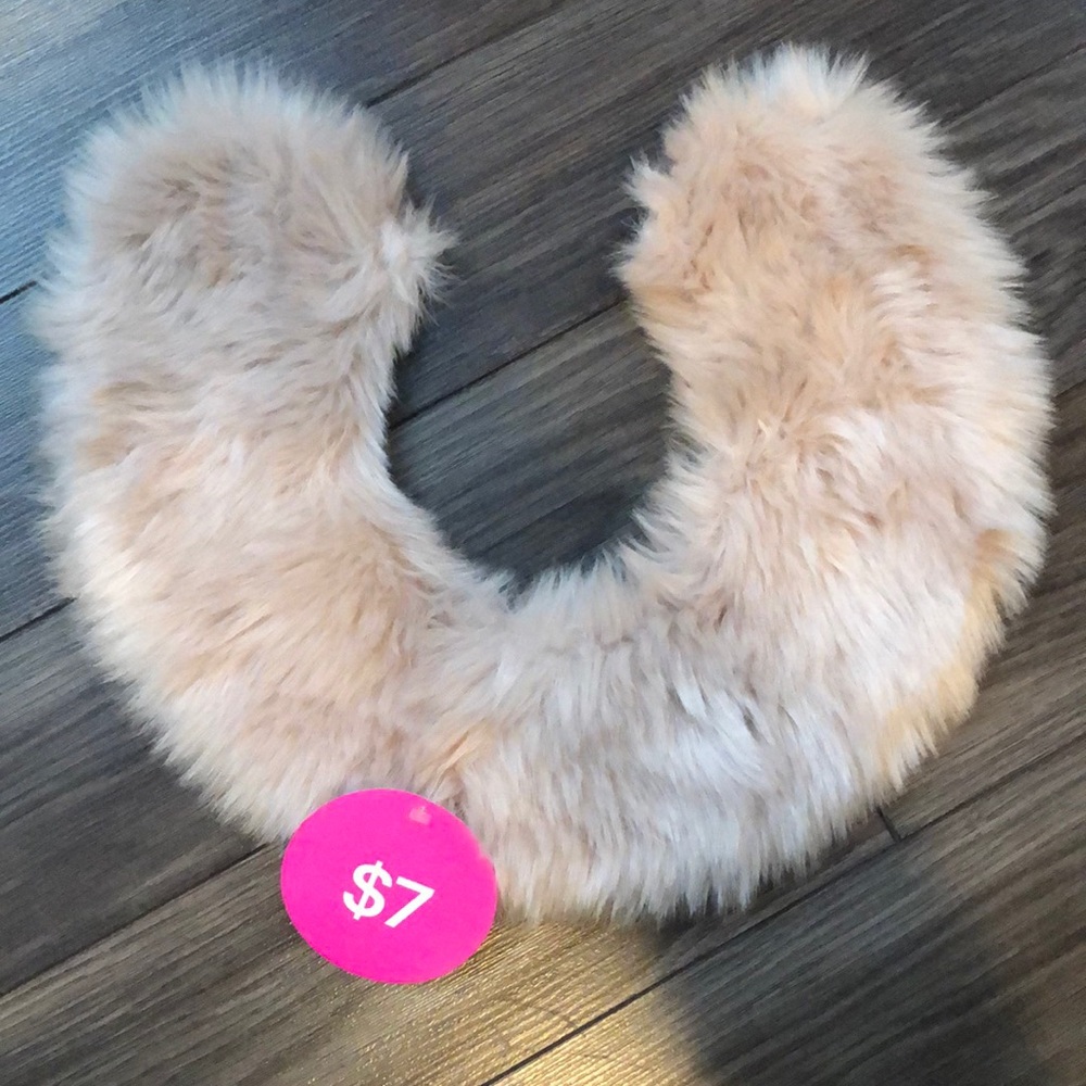 Blush faux fur collar, from H&M